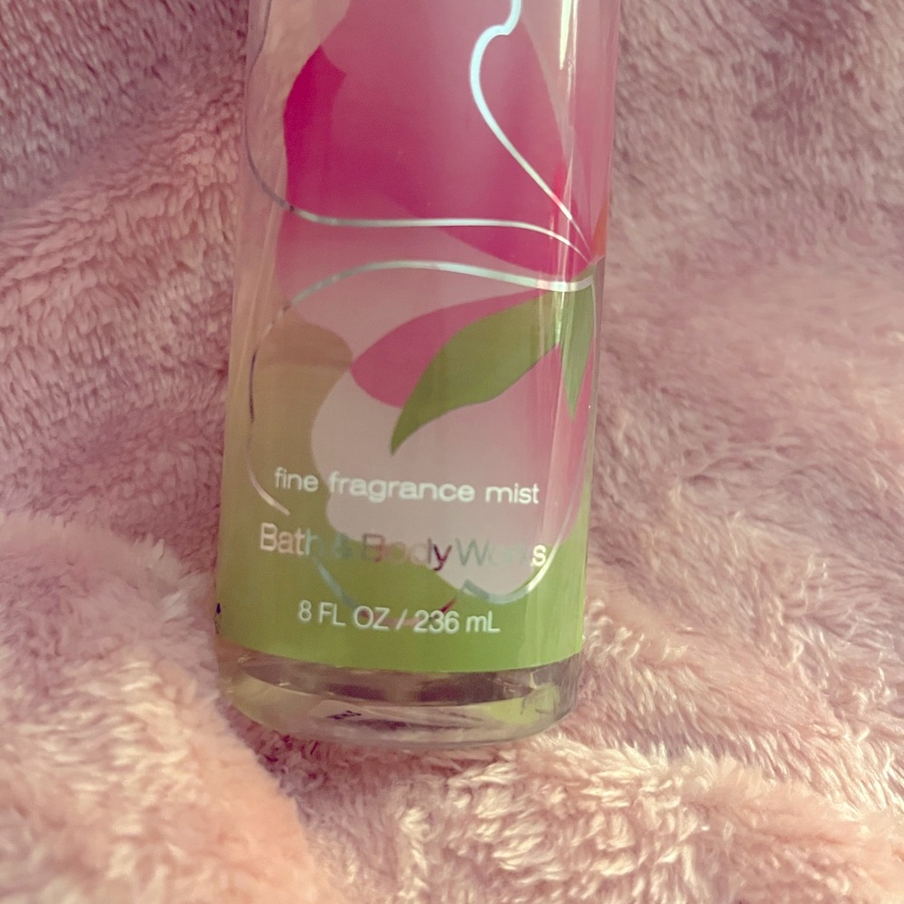 Bath and Body Works Sweet Pea Perfume - Picture 2 of 2